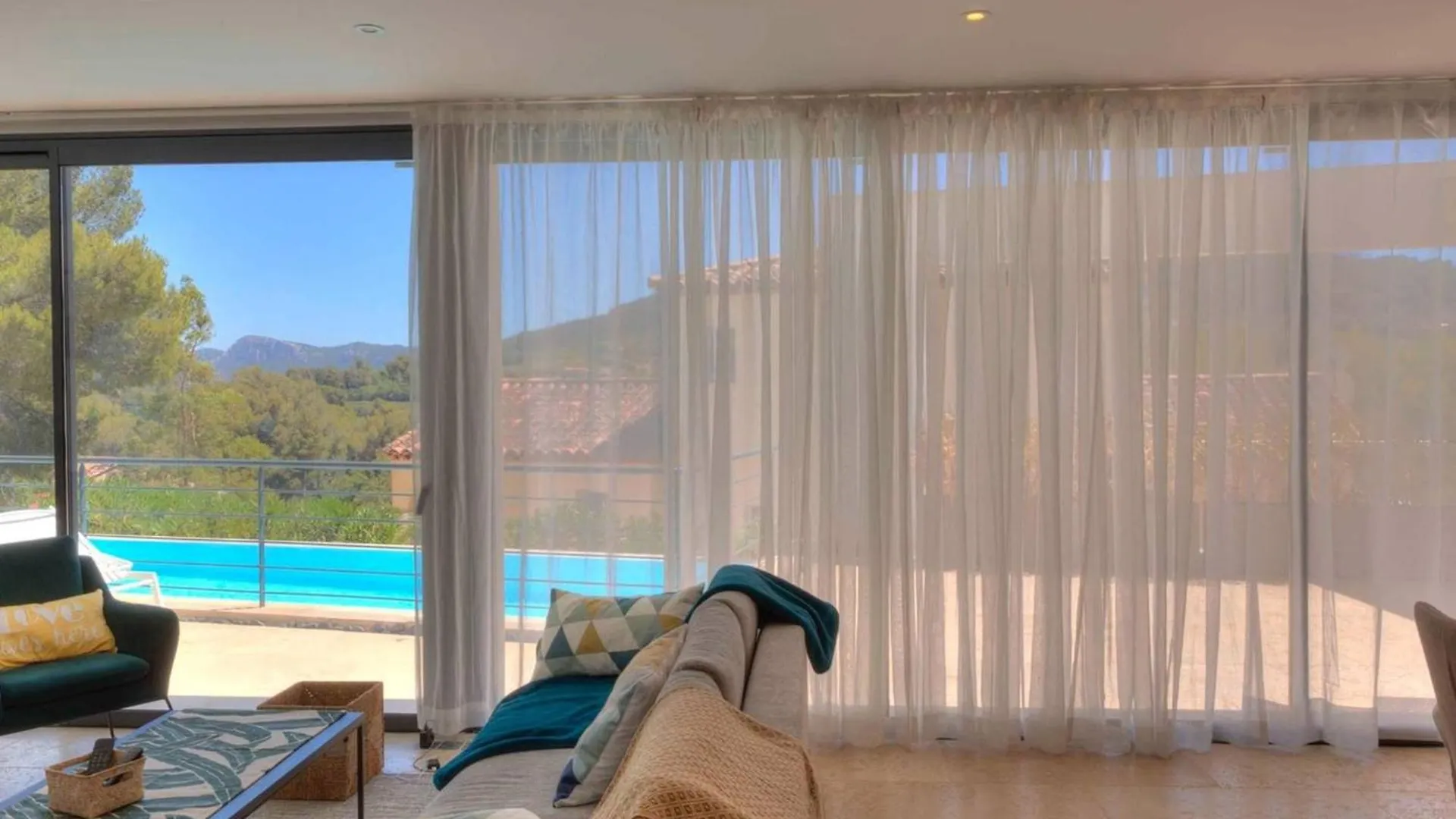 Villa Familiale Avec Piscine, 4 Chambres, Bbq Et Clim A La Cadiere-D'Azur - Fr-1-770-21 Laouque 0*,  France